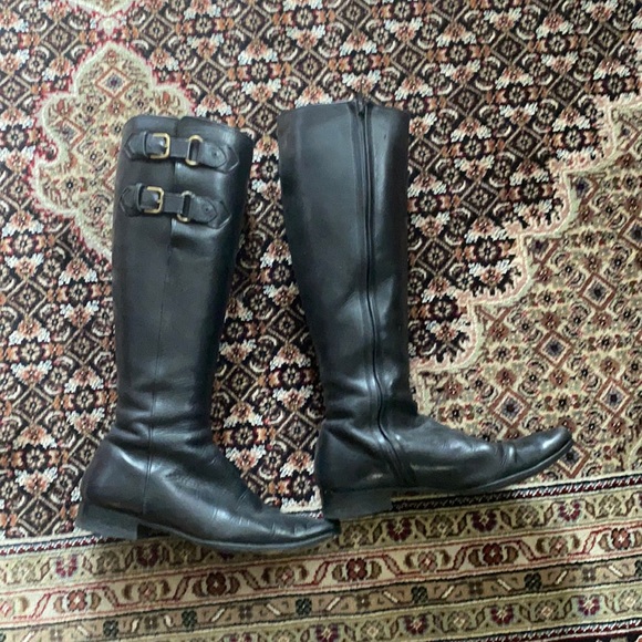 Knee-high black boots with two buckles at the top - Picture 1 of 3